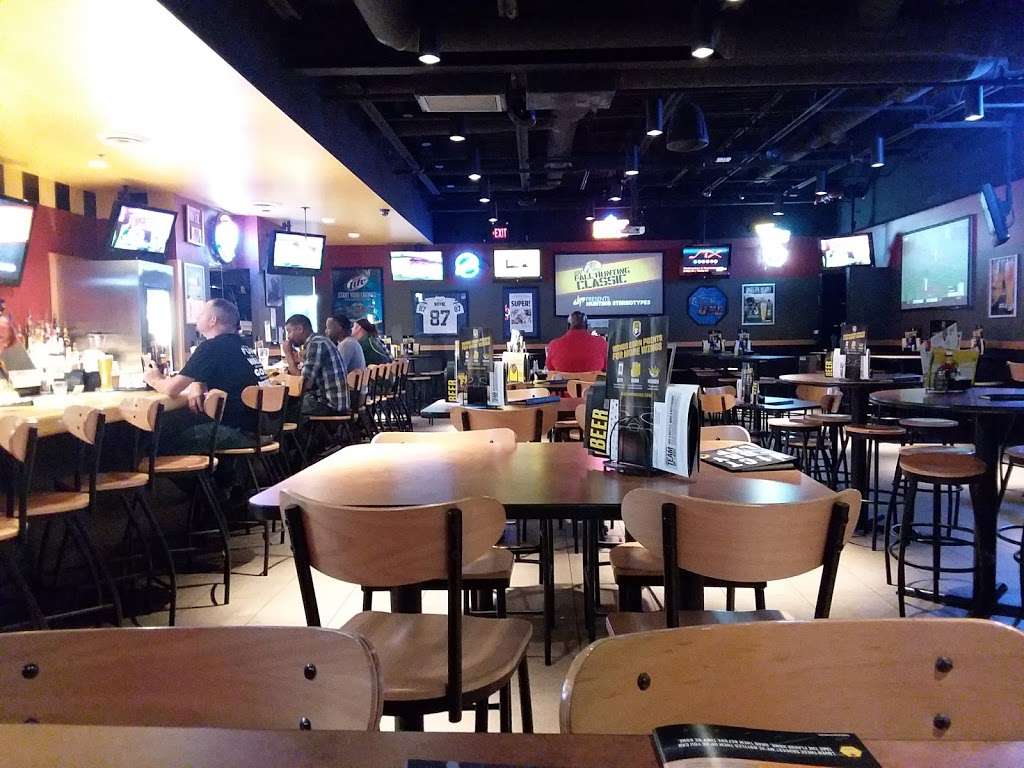 Buffalo Wild Wings | 6129 Crawfordsville Rd Unit B, Speedway, IN 46224 | Phone: (317) 241-9464