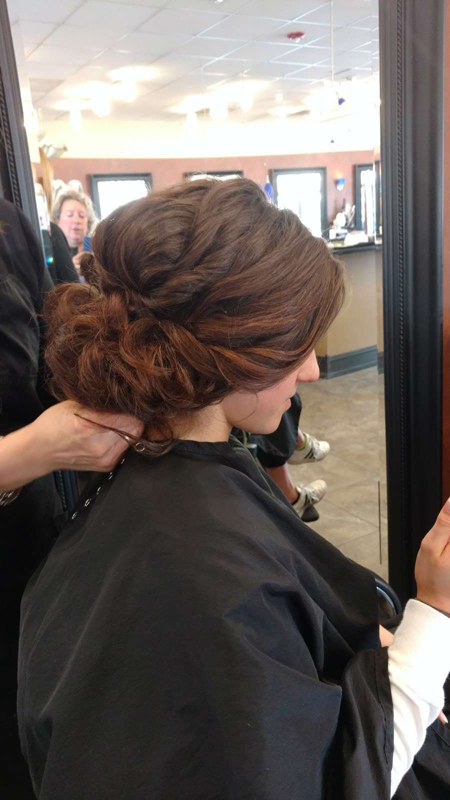 On the Edge Salon & Spa | 1175 Oak St # B, North Aurora, IL 60542, USA | Phone: (630) 907-2525