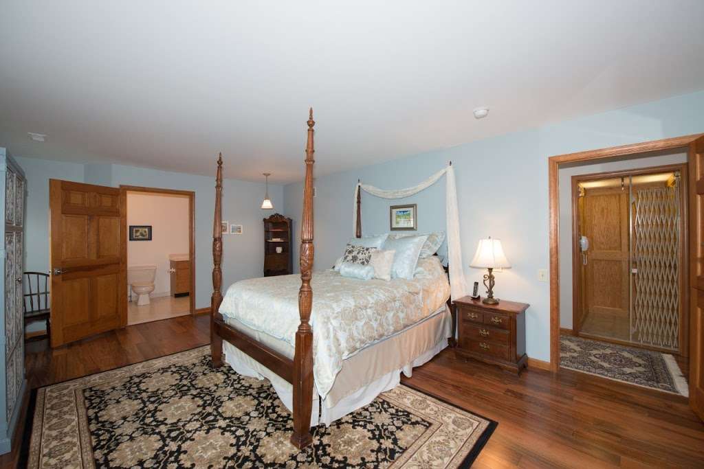 Double Eagle Bed and Breakfast | 1052 Mill Hill Rd, East Greenville, PA 18041, USA | Phone: (215) 679-5764