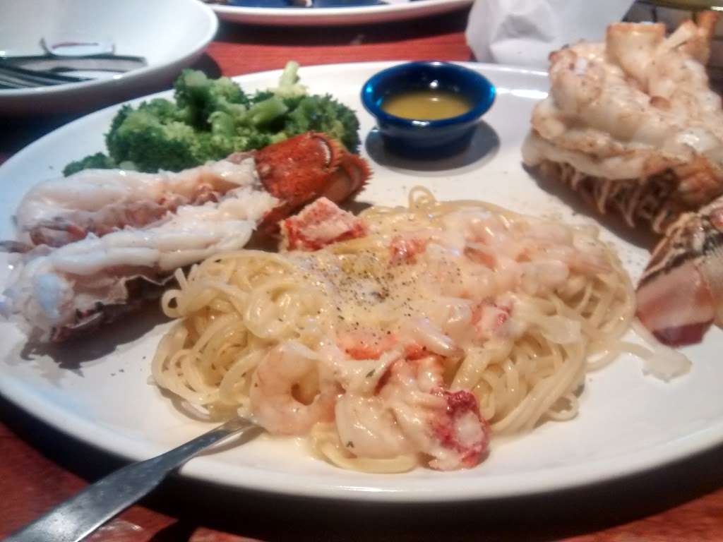 Red Lobster | 902 Commons Dr, Geneva, IL 60134, USA | Phone: (630) 845-0092