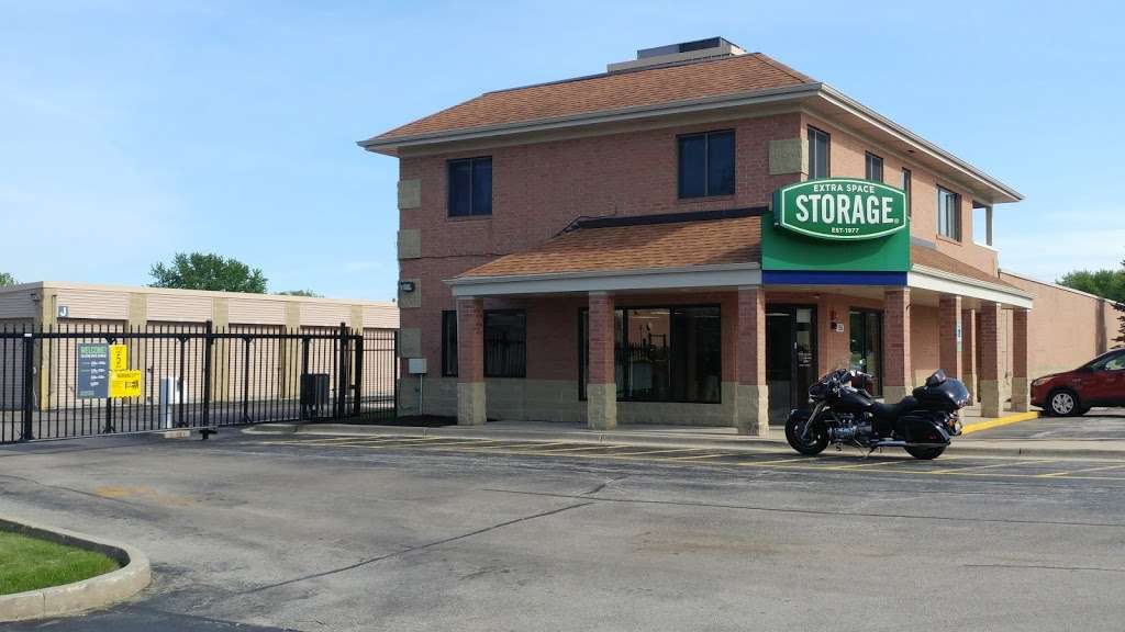 Extra Space Storage | 155 Butterfield Rd, Vernon Hills, IL 60061 | Phone: (847) 573-0202