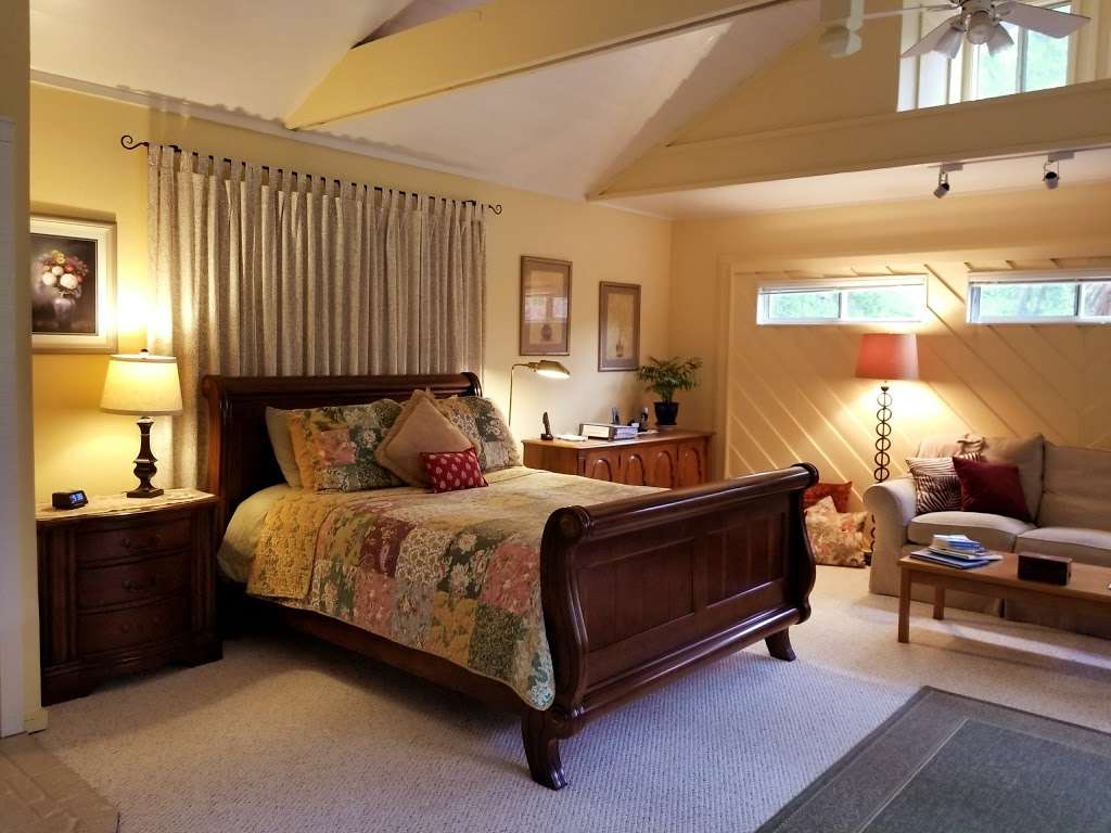 Owl Creek Cottage | 10953 Cherry Ridge Rd, Sebastopol, CA 95472, USA | Phone: (707) 634-4894