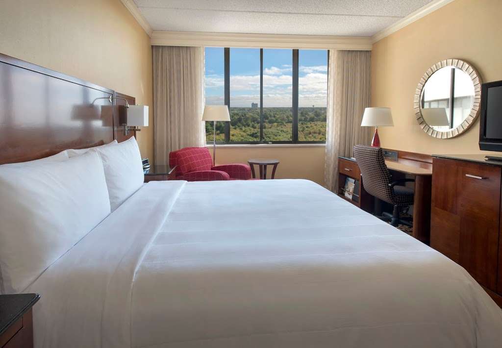 Long Island Marriott, 101 James Doolittle Blvd, Uniondale, NY 11553, USA