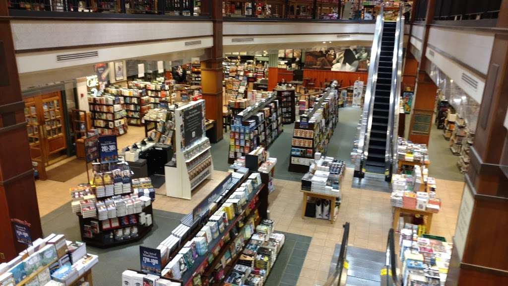 Barnes & Noble | 150 Swedesford Rd, Devon, PA 19333, USA | Phone: (610) 695-6600