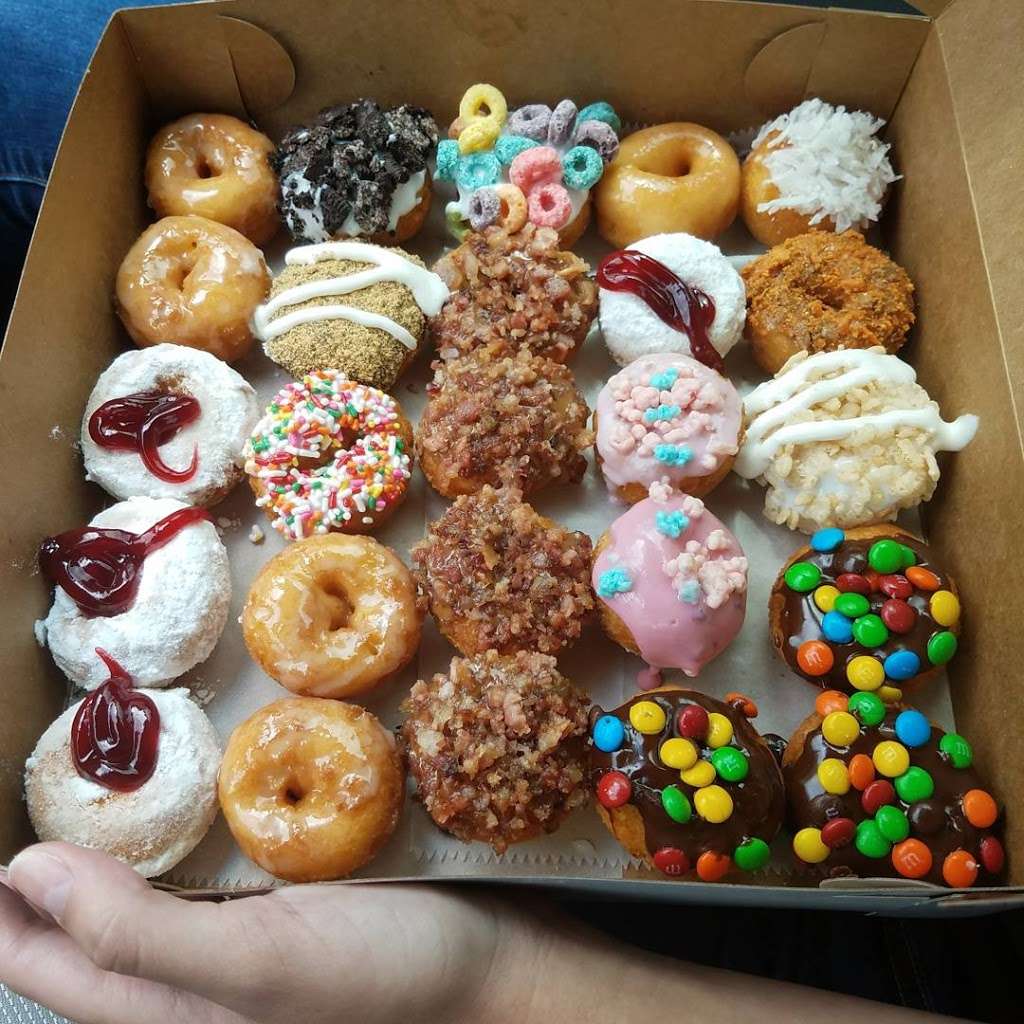 CHARLIES MINI DONUTS & COFFEE | 1023 E County Rd 540A, Lakeland, FL 33813, USA | Phone: (863) 500-1414