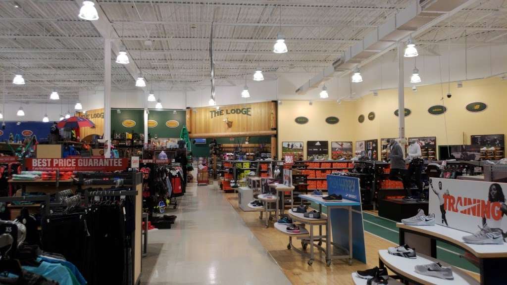 DICKS Sporting Goods | 371 Putnam Pike Ste 300, Smithfield, RI 02917, USA | Phone: (401) 232-0051