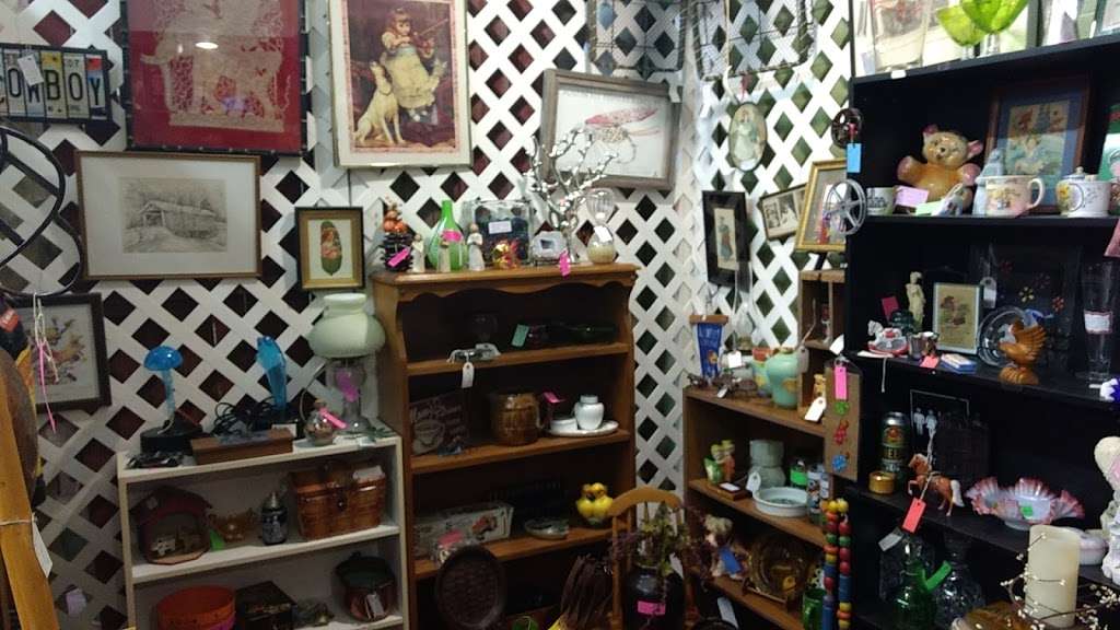 Antiques On the Prairie | 520 High St, Baldwin City, KS 66006, USA | Phone: (785) 594-7555