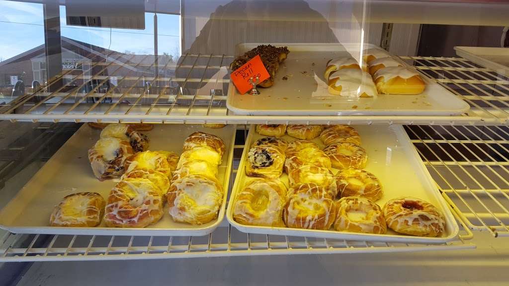 Henzes Bakery | 2105 Calumet Ave, Valparaiso, IN 46383, USA | Phone: (219) 464-1511