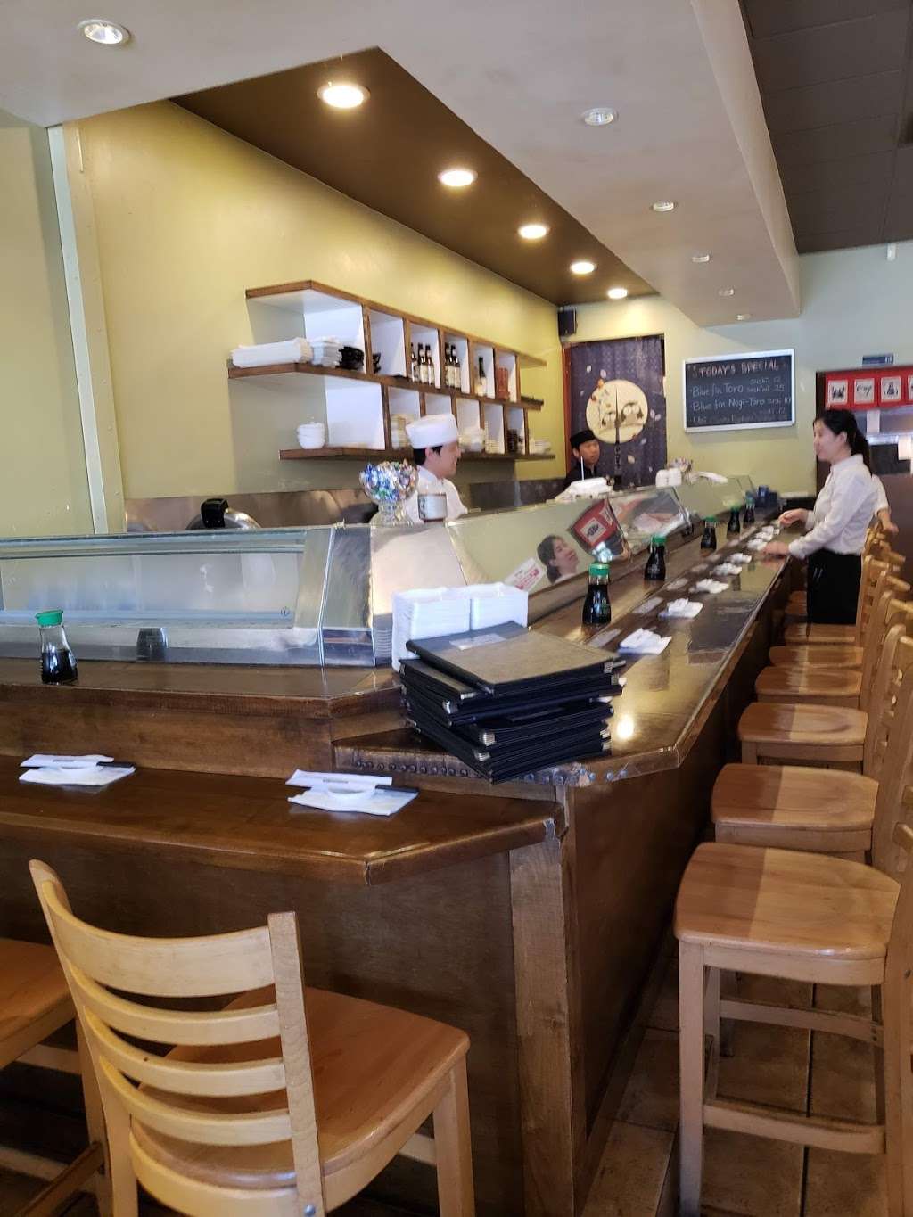 Starfish Sushi | 1755 N Vermont Ave, Los Angeles, CA 90027 | Phone: (323) 953-8900