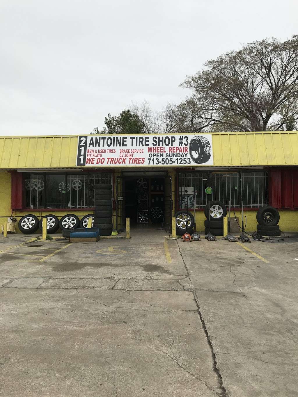 Antoine Tire Shop #3 | 211 Crosstimbers St, Houston, TX 77018, USA | Phone: (713) 505-1253