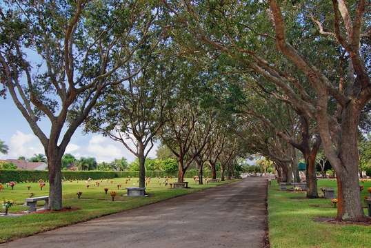 Riverside Memorial Park | 19351 SE County Line Rd, Tequesta, FL 33469, USA | Phone: (561) 747-1100