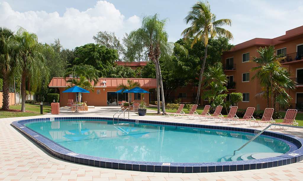 The Arbors at Greynolds Park Apartments | 2375 NE 173rd St, North Miami Beach, FL 33160 | Phone: (855) 327-8986