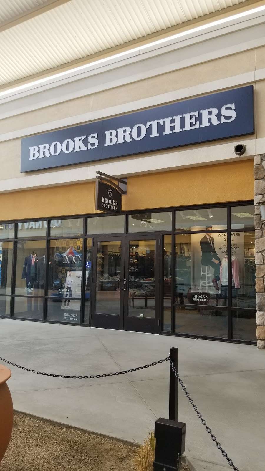 Brooks Brothers Factory Outlet | 5701 Outlets at Tejon Pkwy Suite 920, Arvin, CA 93203, USA | Phone: (661) 858-2803