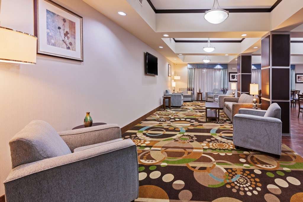 Holiday Inn Express & Suites Cleveland | 600 Hwy 59 South, Cleveland, TX 77327, USA | Phone: (281) 592-7500