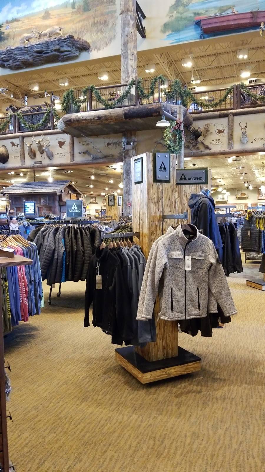 Bass Pro Shops | 2901 Bass Pro Dr, Council Bluffs, IA 51501, USA | Phone: (712) 325-6000