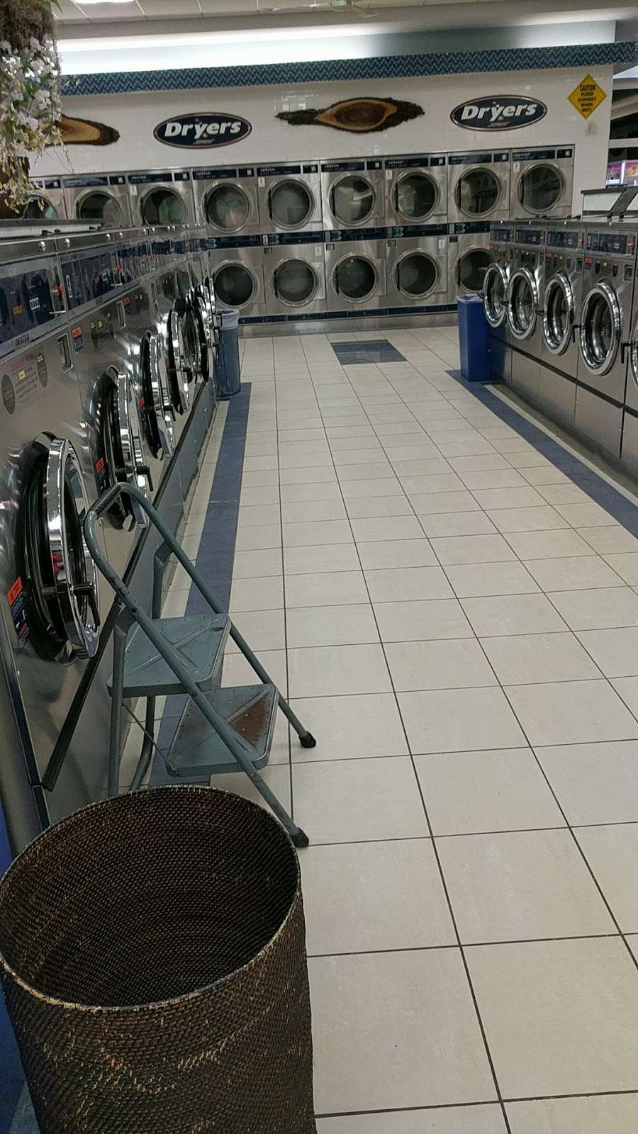 Laundry King | 285 Roosevelt Rd, West Chicago, IL 60185