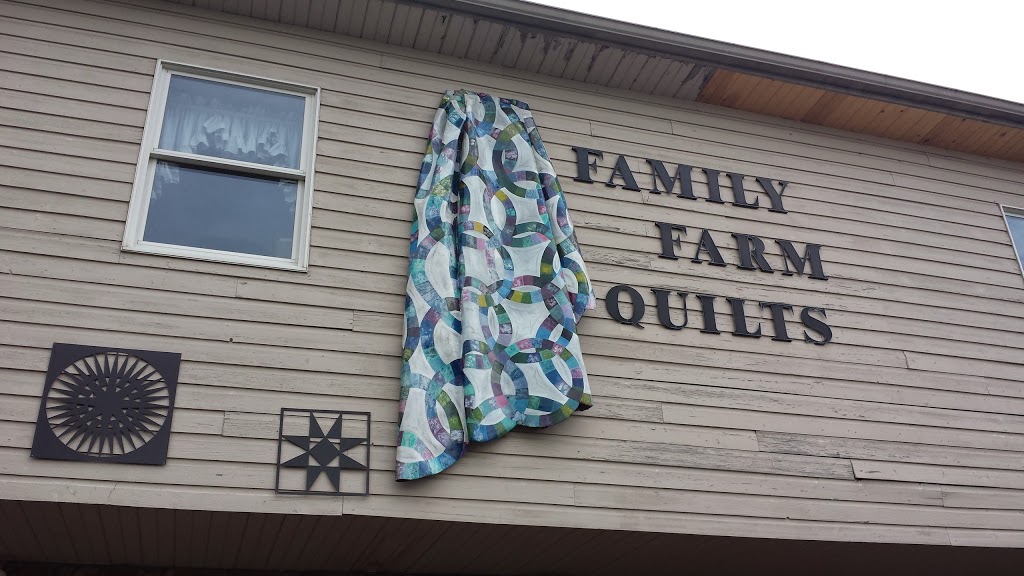 Family Farm Quilts of Intercourse | 3511 W Newport Rd, Ronks, PA 17572, USA | Phone: (717) 768-8375