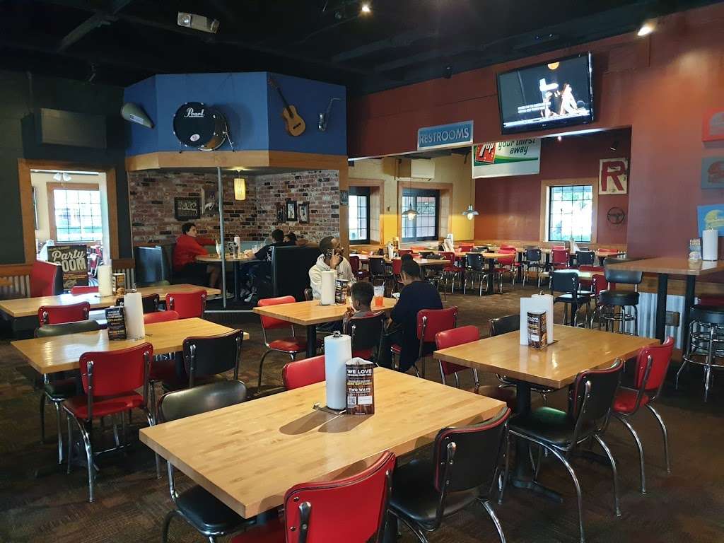 Fuddruckers | 25407 Bell Patna Dr, Katy, TX 77494, USA | Phone: (281) 644-7616