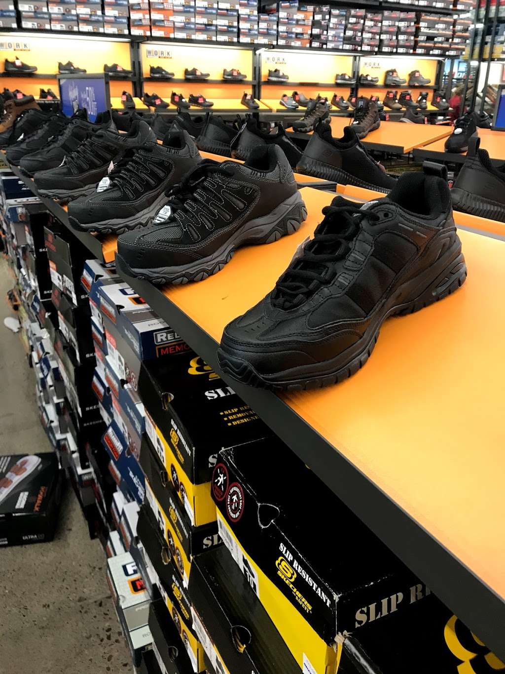 SKECHERS Retail | 7720 W Bell Rd Ste A, Glendale, AZ 85308, USA | Phone: (623) 412-9843