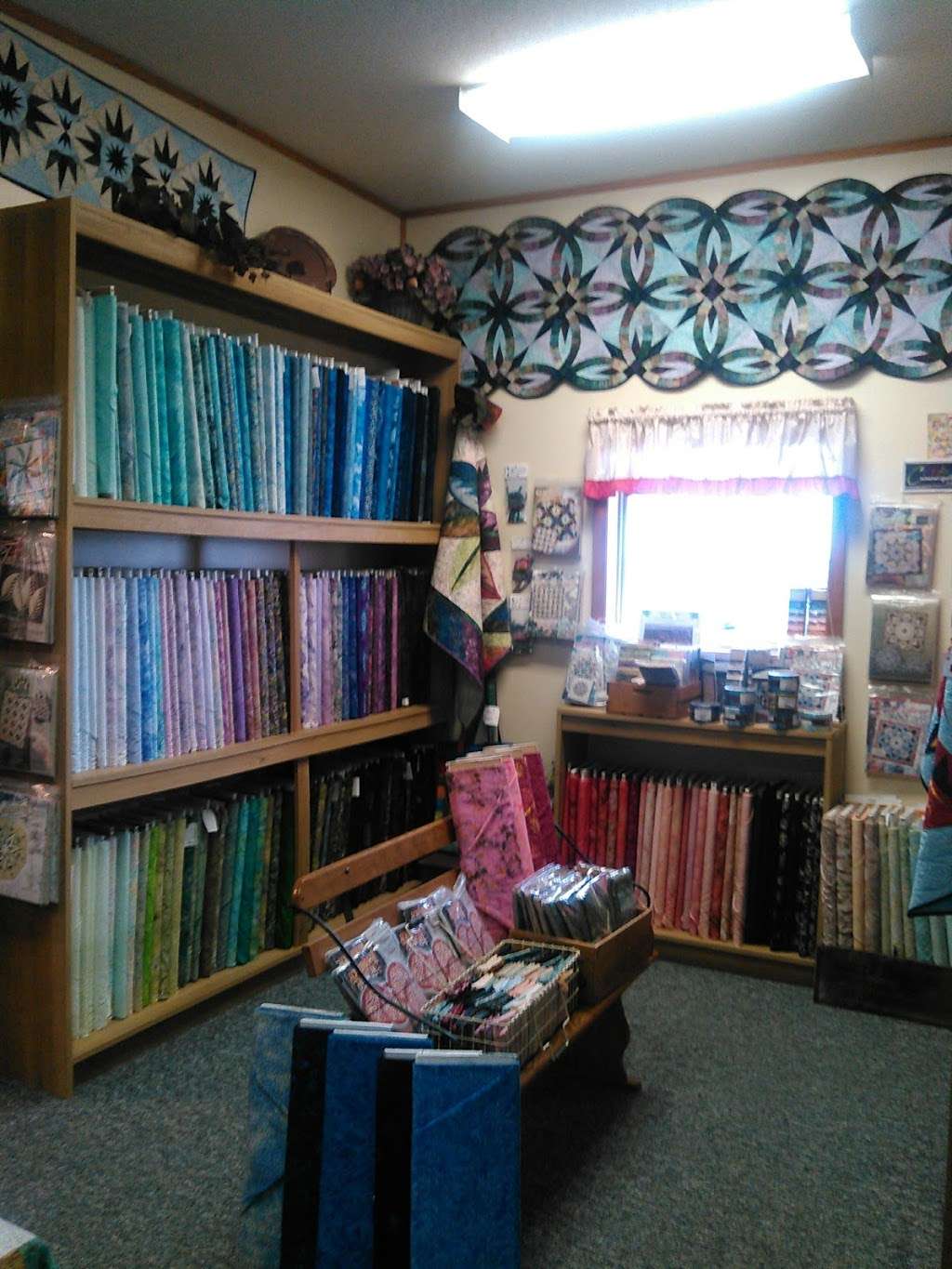 Crossroads Quilting | 1720 N Walnut St, Cameron, MO 64429, USA | Phone: (816) 649-0550