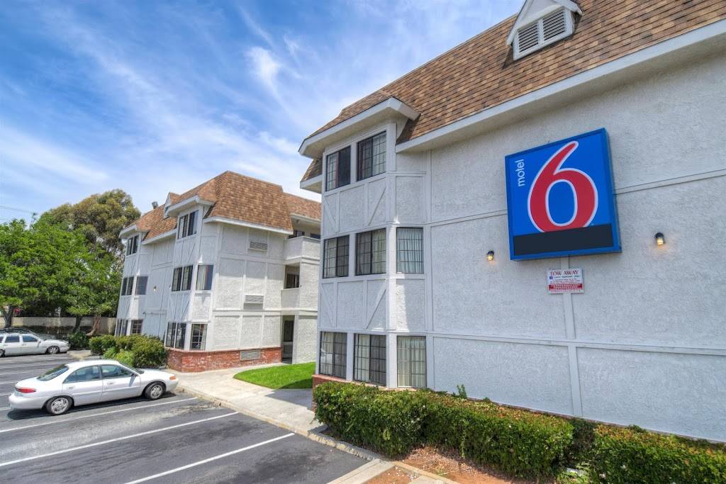 Motel 6 Chula Vista, CA - San Diego | 745 E St, Chula Vista, CA 91910 | Phone: (619) 422-4200