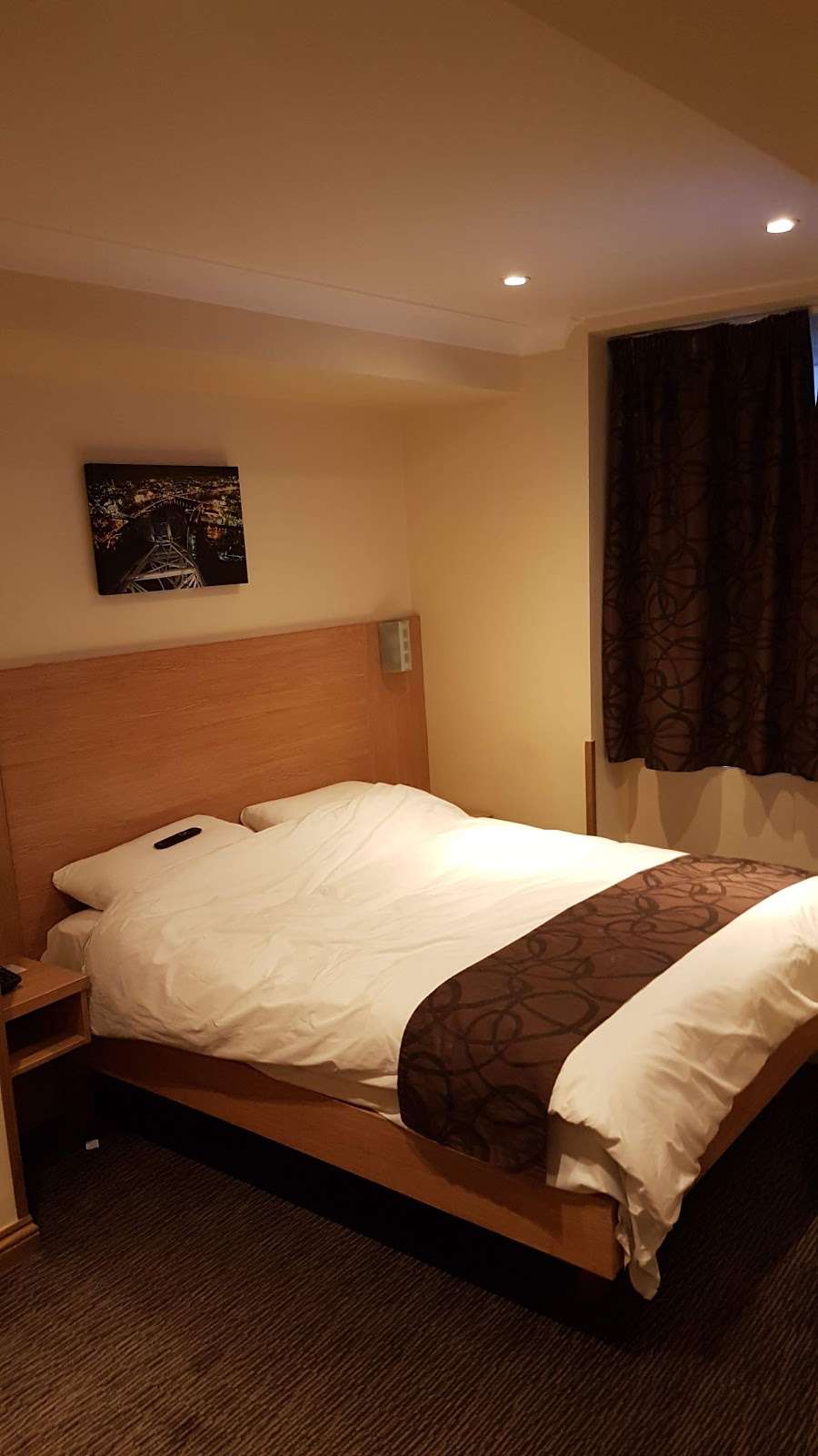 Comfort Inn Hyde Park | 73 Queensborough Terrace, London W2 3SU, UK | Phone: 020 7229 6424