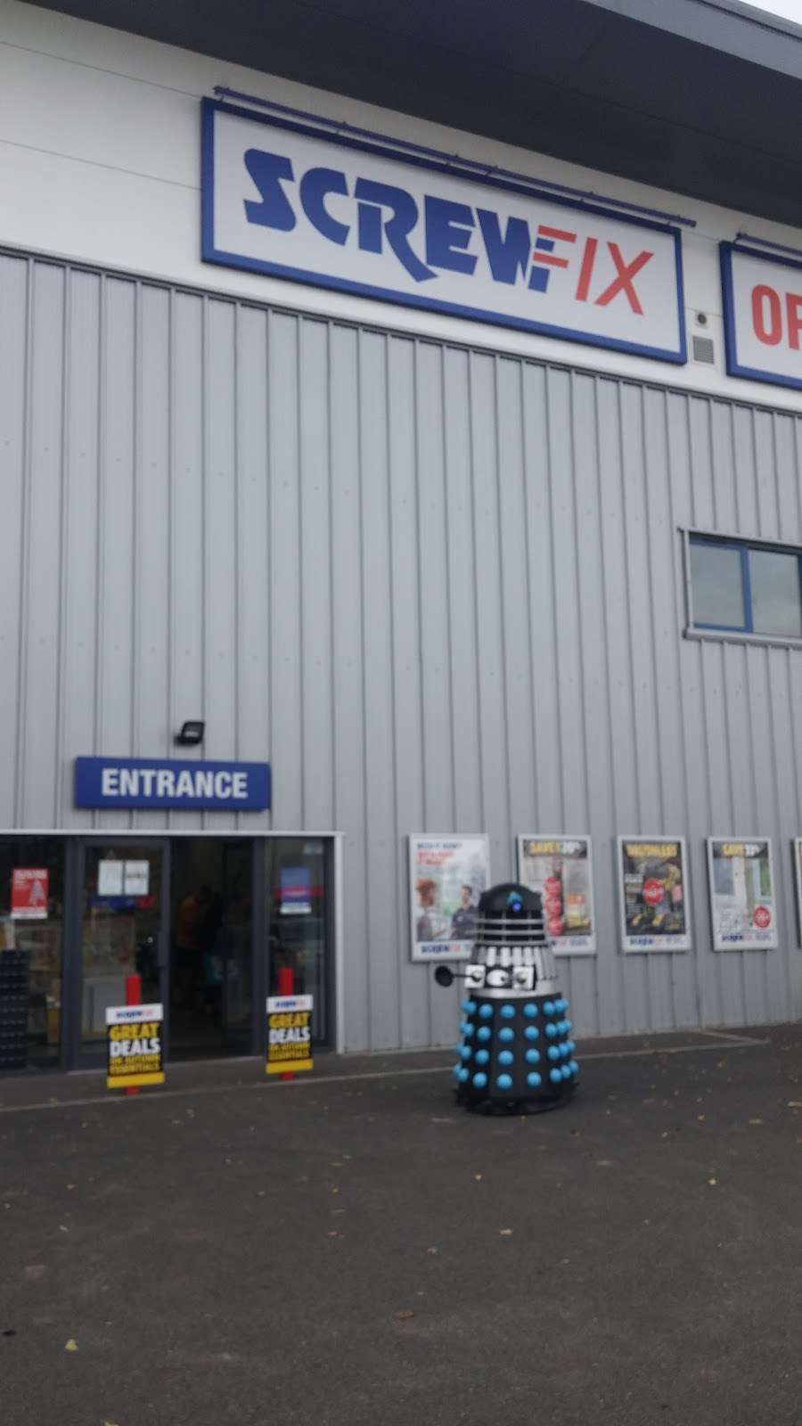 Screwfix | Jubilee Avenue, Circular Point, London E4 9JD, UK | Phone: 0333 011 2112