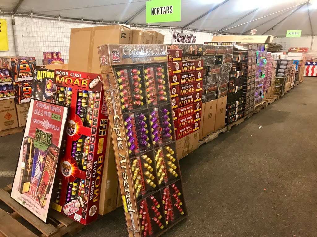 On The Line Fireworks | 4010 E, FL-60, Plant City, FL 33567 | Phone: (813) 967-6838