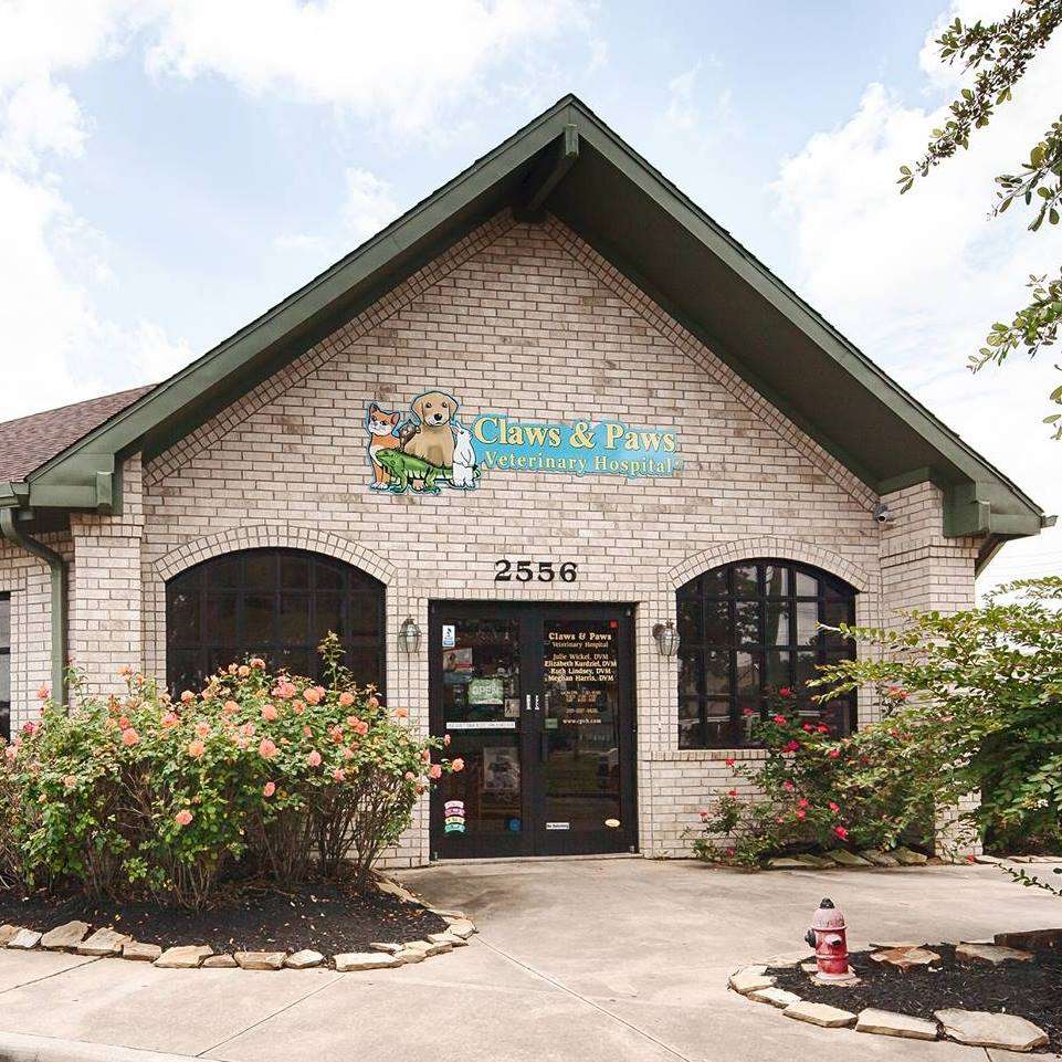 Claws & Paws Veterinary Hospital® | 2556 E Broadway St, Pearland, TX 77581, USA | Phone: (281) 997-1426