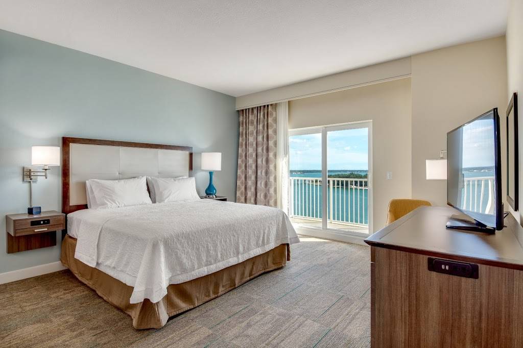 Hampton Inn & Suites Clearwater Beach | 635 S Gulfview Blvd, Clearwater Beach, FL 33767, USA | Phone: (727) 451-1111