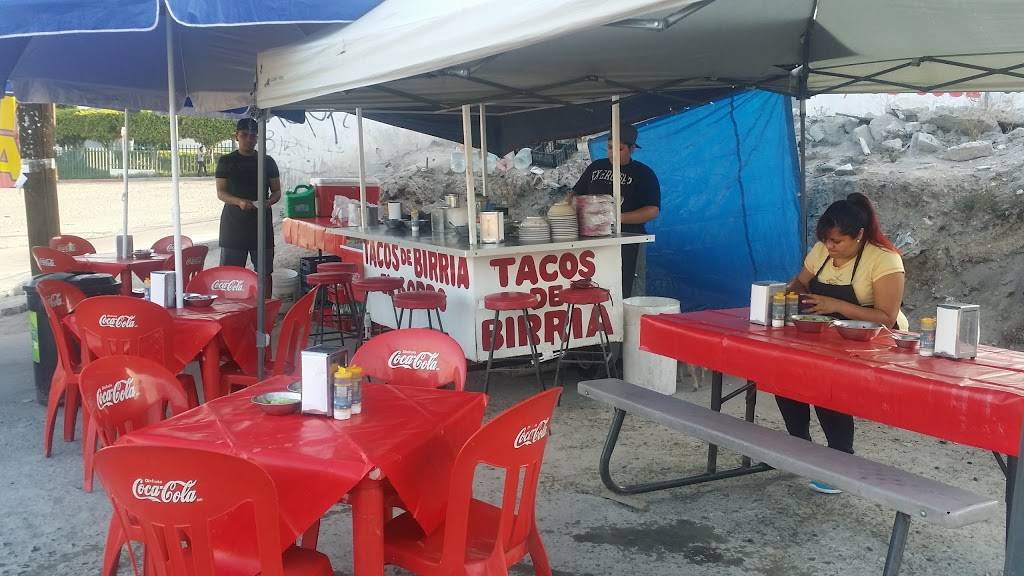 Tacos De Birria El Gordo | Tacos De Birria El Gordo, José López Portillo, Baja Maq el Aguila, 22215 Tijuana, B.C., Mexico | Phone: 664 350 9922