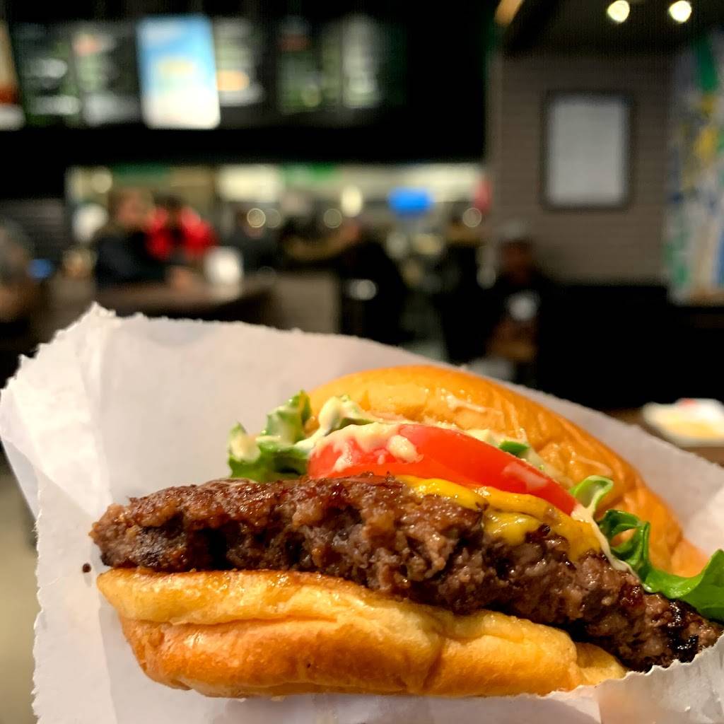 Shake Shack | 35 Richmond Terrace Space 323, Staten Island, NY 10301, USA | Phone: (929) 473-9132