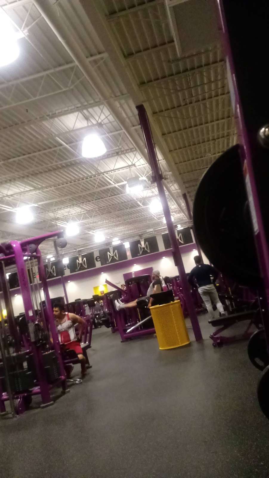 Planet Fitness | 912 W 12th St, Dallas, TX 75208, USA | Phone: (214) 946-4000