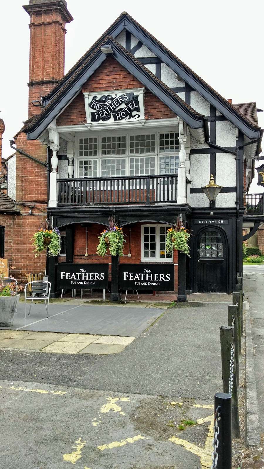 Feathers Hotel | 42 High St, Merstham, Redhill RH1 3EA, UK | Phone: 01737 645643