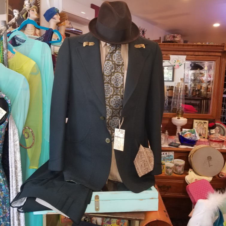 Nantiquez Vintage Flair | 664 W Lancaster Blvd, Lancaster, CA 93534, USA | Phone: (661) 234-1893