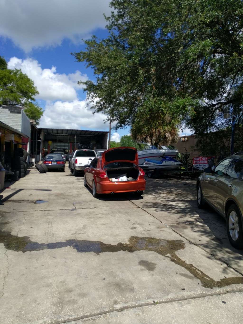 El Compay Tire & Shop,LLC | 5300 N Pine Hills Rd, Orlando, FL 32808, USA | Phone: (407) 521-1899