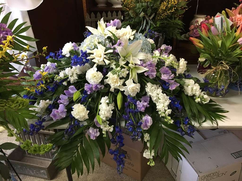 Four Seasons Flowers & Gifts | 6630 W Cactus Rd B-104, Glendale, AZ 85304, USA | Phone: (623) 878-2740