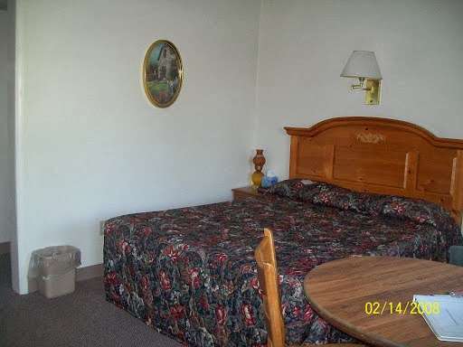 Country Vintage Inn | 1117 6th St, Osawatomie, KS 66064, USA | Phone: (913) 755-2400