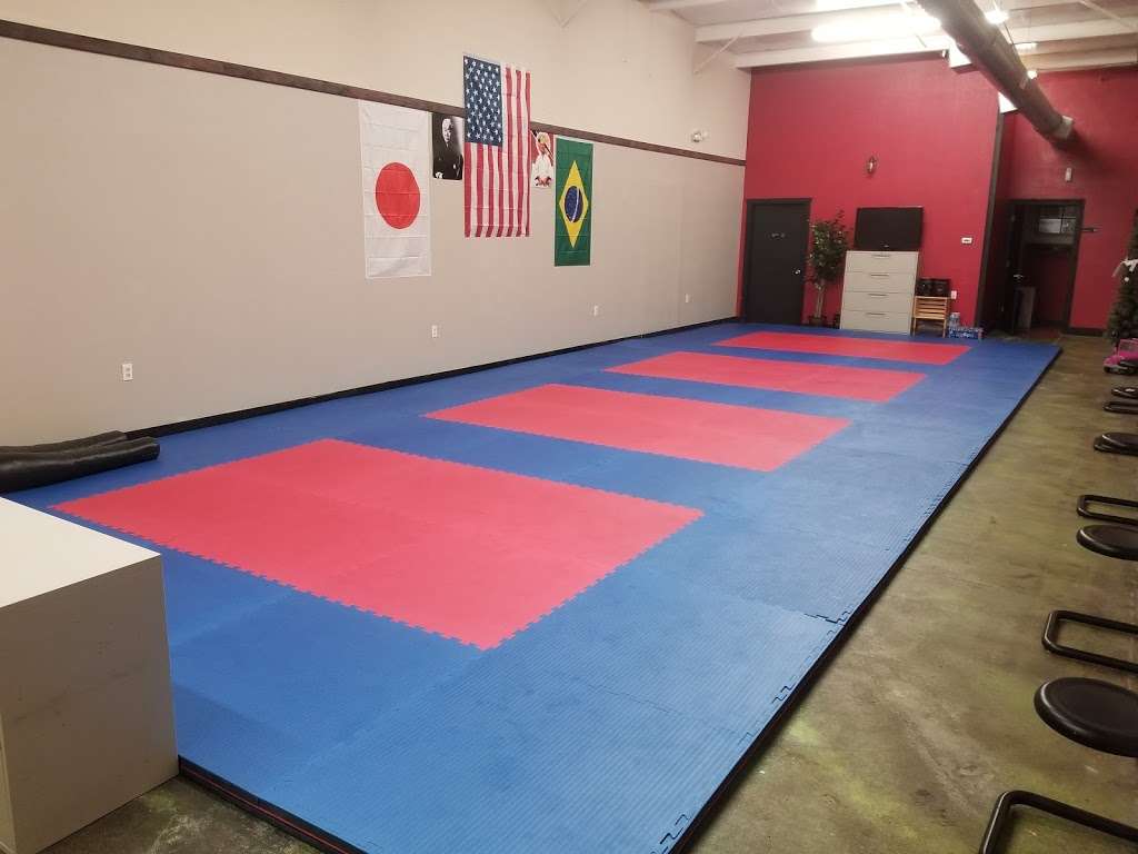 Louisburg Jiu Jitsu | 1006 S Metcalf Rd Suite 107, Louisburg, KS 66053, USA | Phone: (913) 991-3483