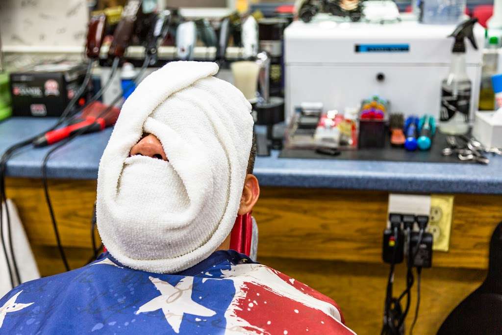 The Famous American Barbershop - Stonewall | 7953 Stonewall Shops Square, Gainesville, VA 20155, USA | Phone: (703) 754-8301