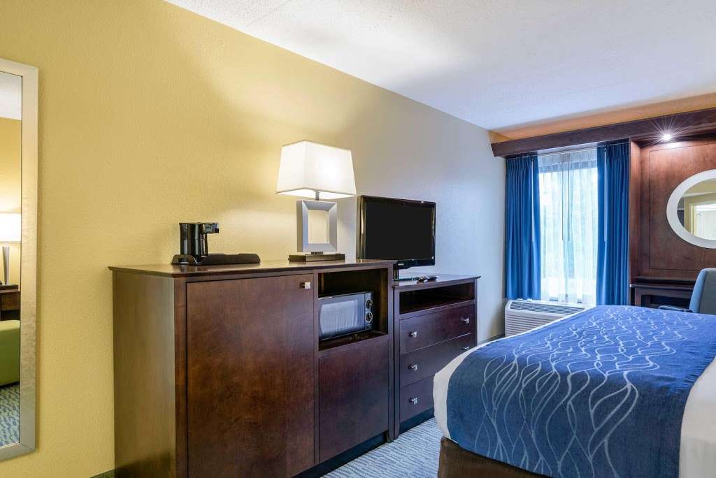 Comfort Inn & Suites Newark - Wilmington | 3 Concord Ln, Newark, DE 19713 | Phone: (302) 737-3900