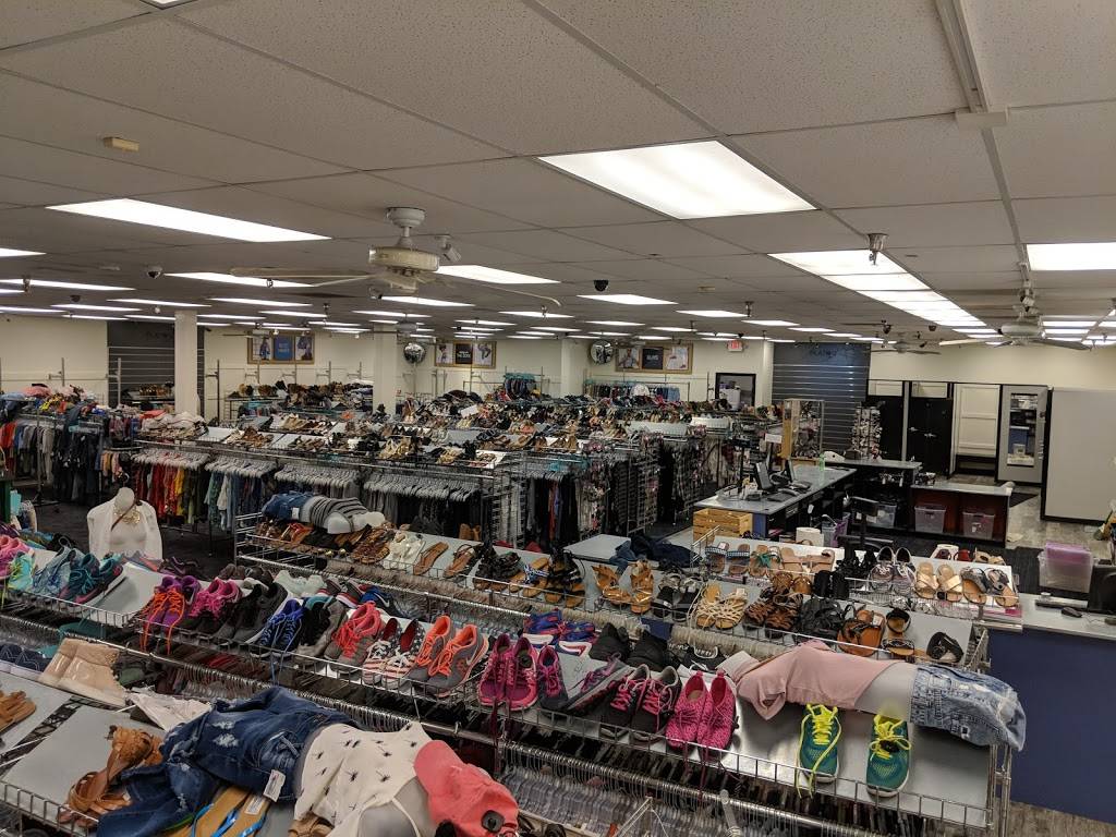 Platos Closet Fresno | 1053 E Shaw Ave, Fresno, CA 93710, USA | Phone: (559) 222-6700