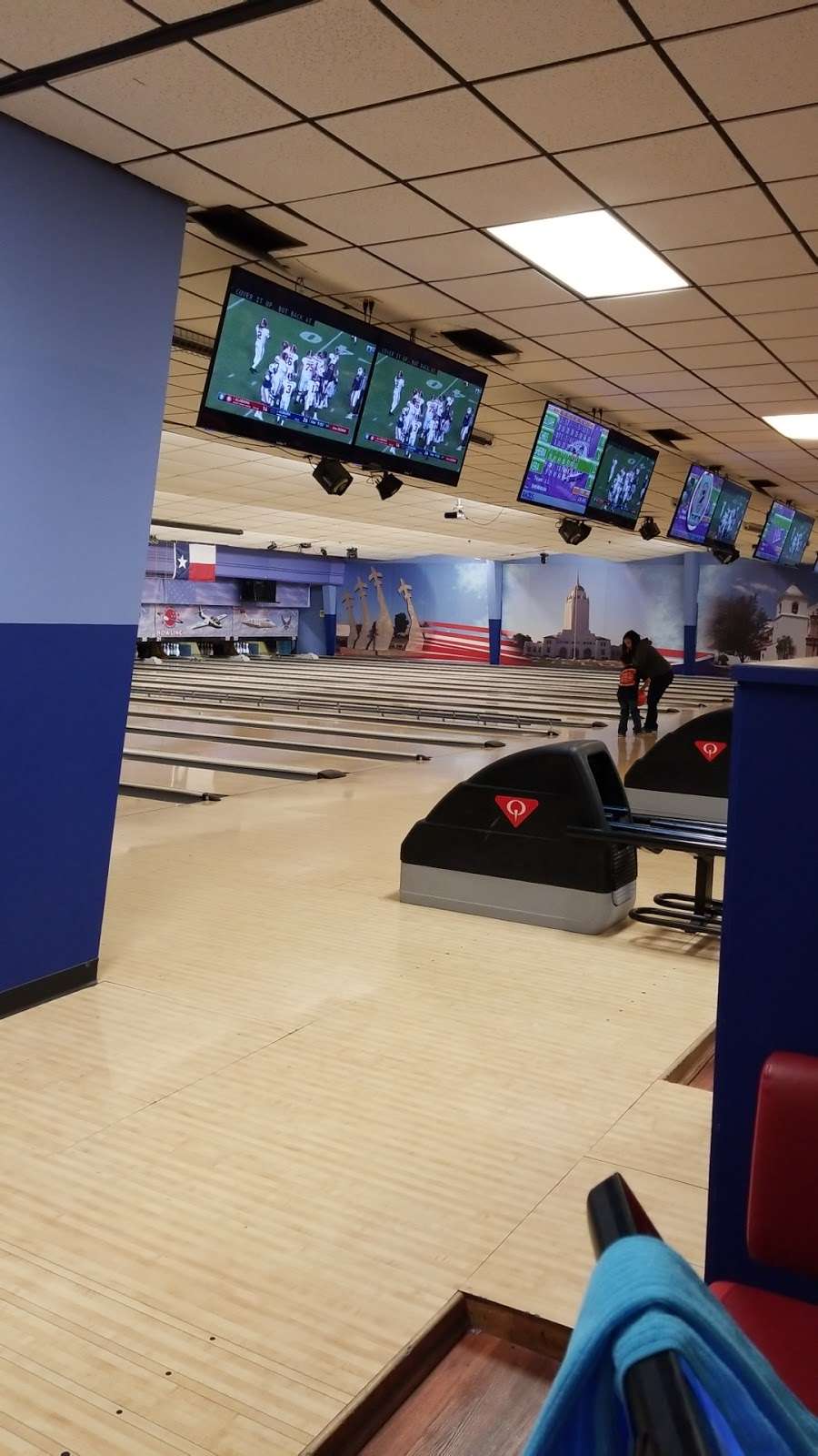 Randolph Bowling Center | 870, H St W, Universal City, TX 78148, USA | Phone: (210) 652-6271