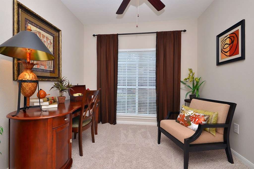 Midtown Arbor Place Apartments in Houston, TX | 10 Oak Ct, Houston, TX 77006, USA | Phone: (832) 426-1013