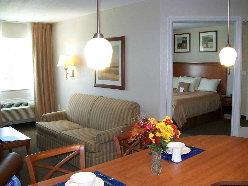 Candlewood Suites La Porte | 1250 S 13th St, La Porte, TX 77571, USA | Phone: (281) 471-0555