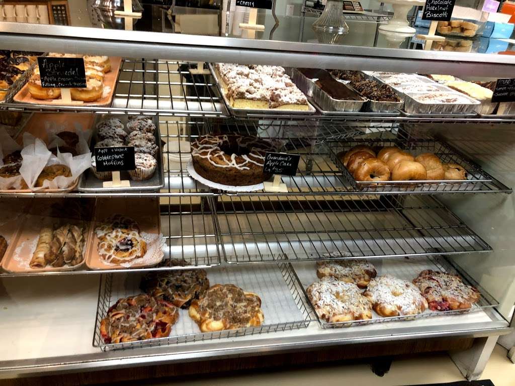 The Bay Country Bakery & Cafe | U.S. 50, 2951 Ocean Gateway, Cambridge, MD 21613, USA | Phone: (410) 228-9111