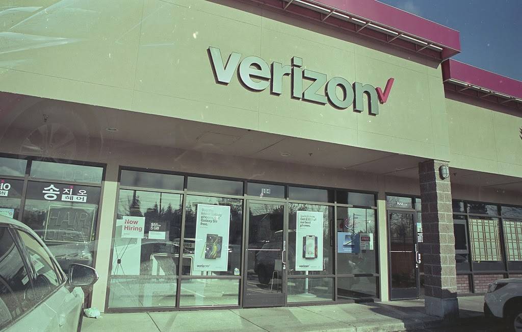 Verizon Authorized Retailer – Victra | 22618 Hwy 99 Suite 104, Edmonds, WA 98026, USA | Phone: (425) 774-3130