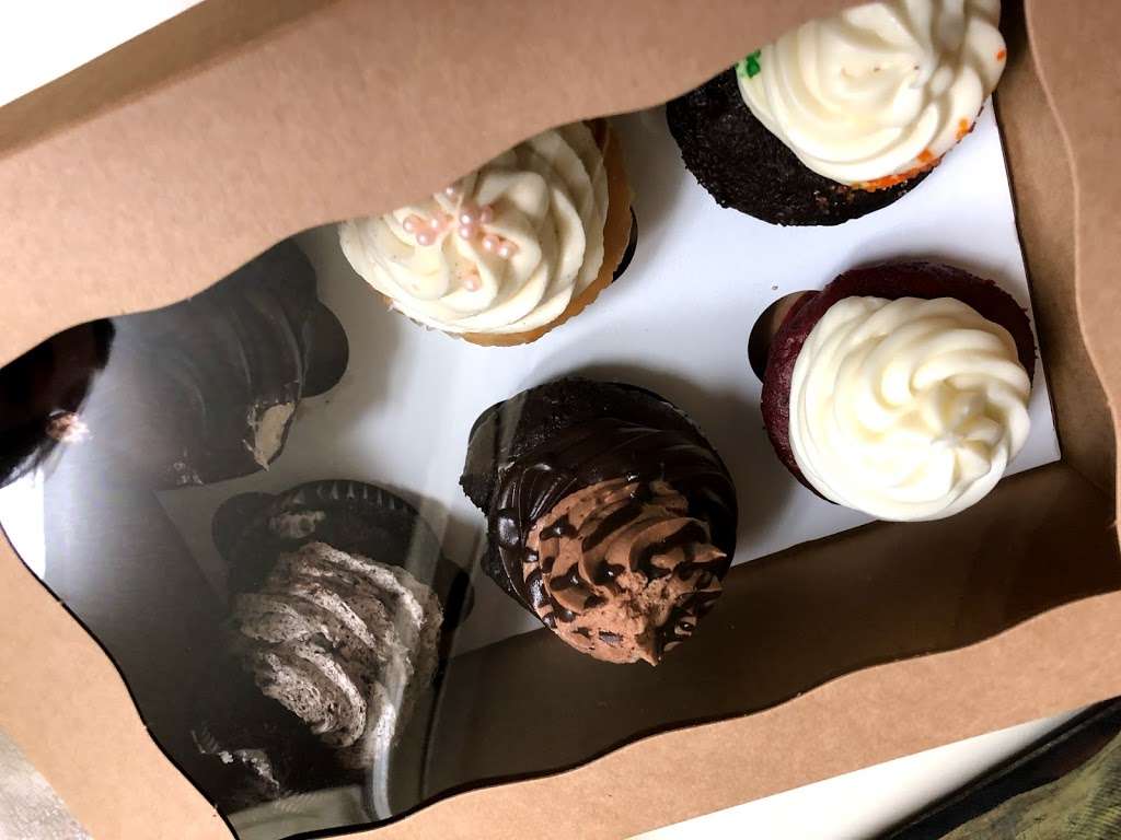 Rockin Cupcakes | 42 Bearskin Neck, Rockport, MA 01966, USA | Phone: (978) 309-3380