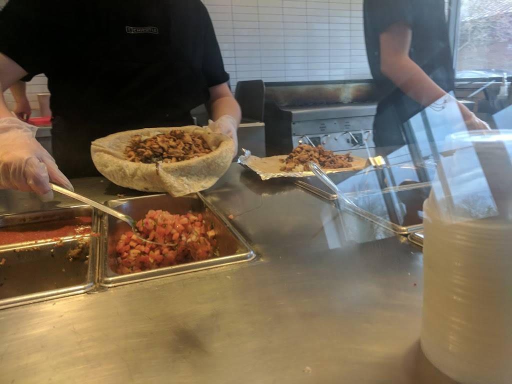 Chipotle Mexican Grill | 6213 Wooster Pike, Cincinnati, OH 45227 | Phone: (513) 561-5600