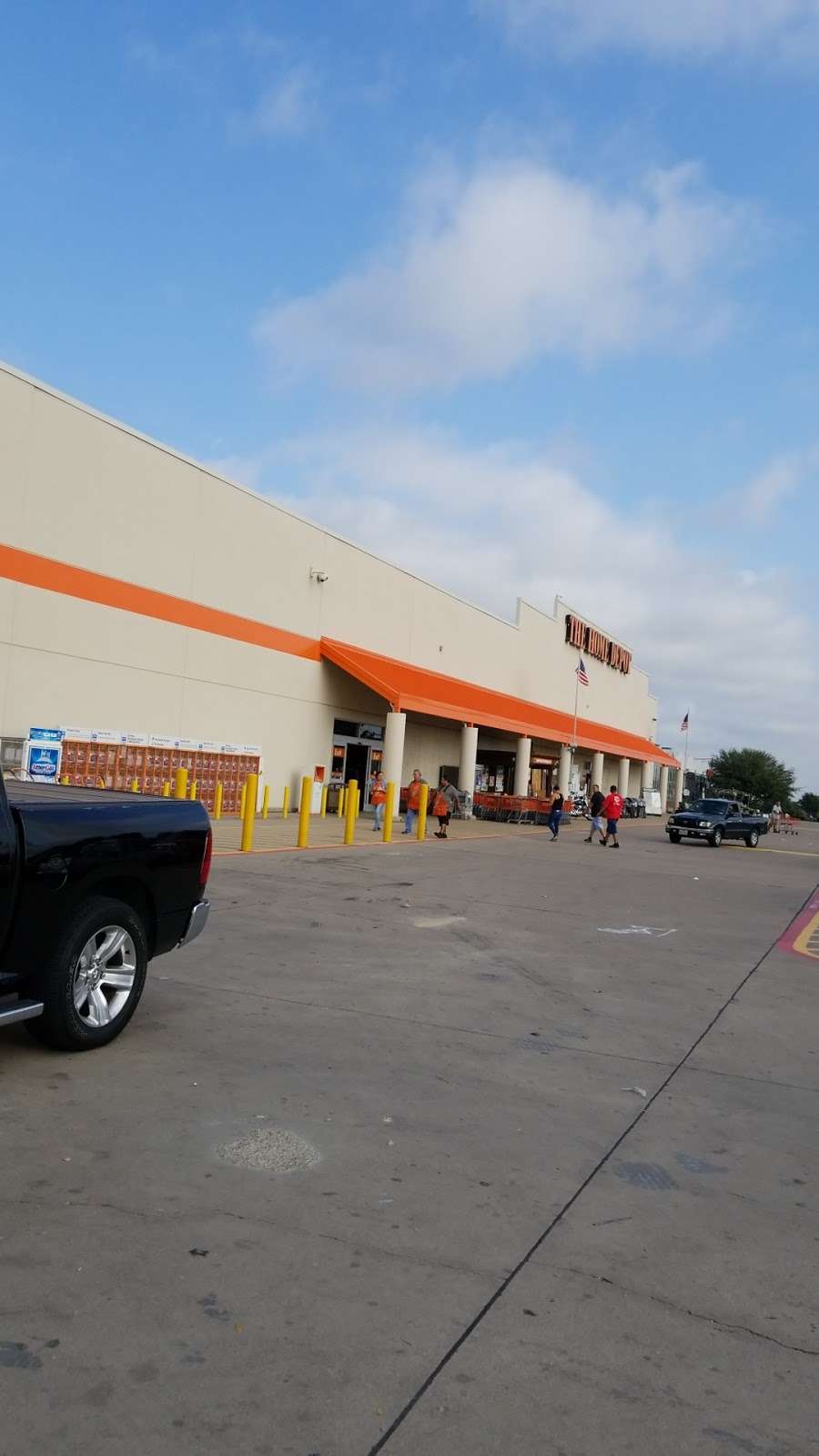 The Home Depot | 2901 W Wheatland Rd, Dallas, TX 75237, USA | Phone: (972) 709-3063